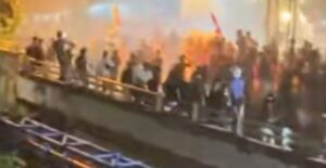 LEPAS TENGAH MALAM, UNJUK RASA JEPARA JADI ANARKIS, SASAR GEDUNG DPRD JEPARA